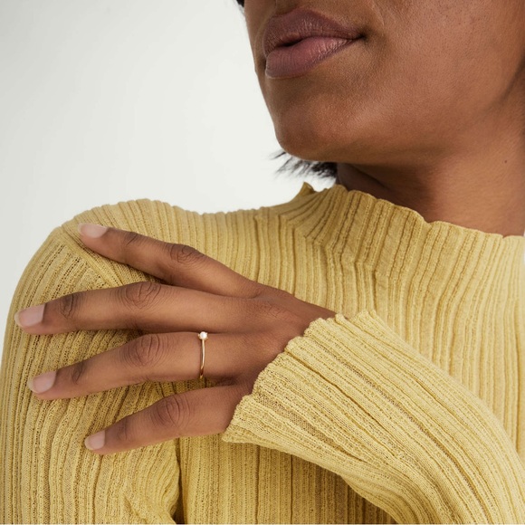 Mejuri Pearl Slim Stacker Ring - Picture 4 of 6